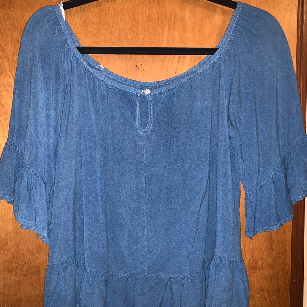 Woman’s top - Picture 2 of 3